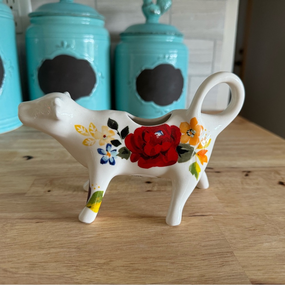 Pioneer woman cow creamer